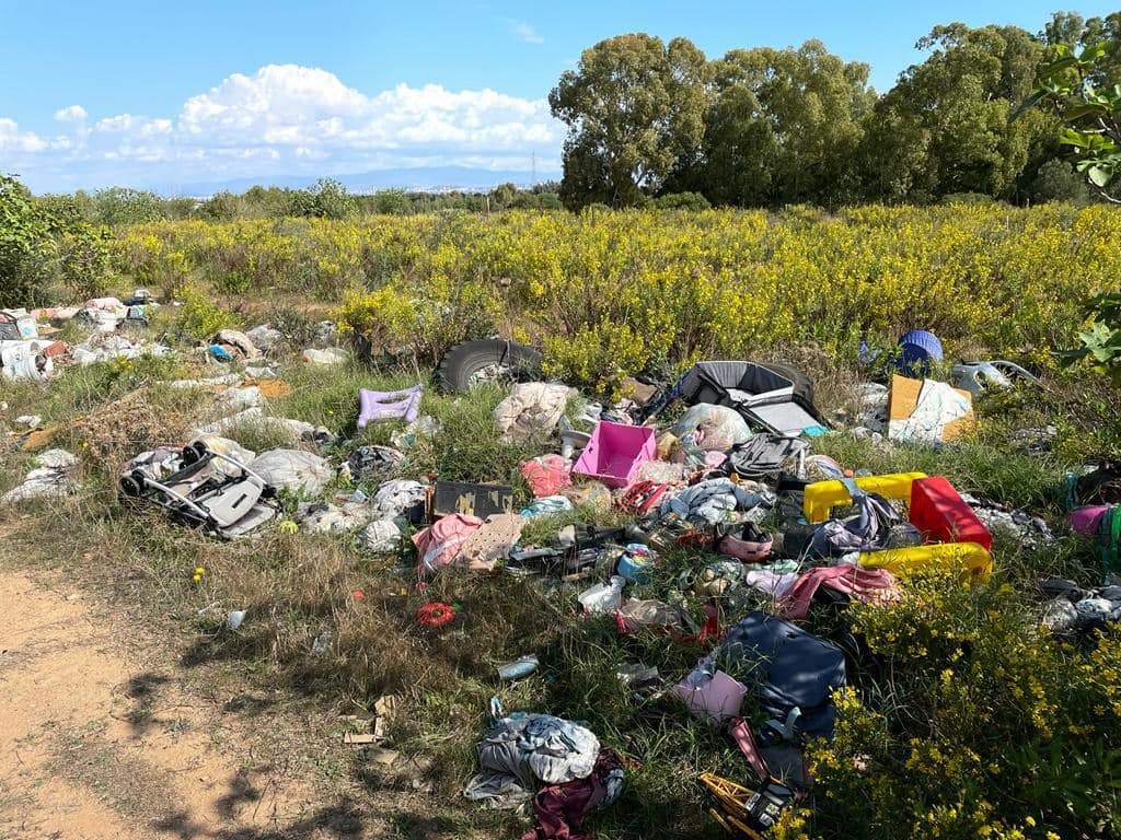 Caos rifiuti selvaggi a Capoterra: in arrivo telecamere, videotrappole e sanzioni
