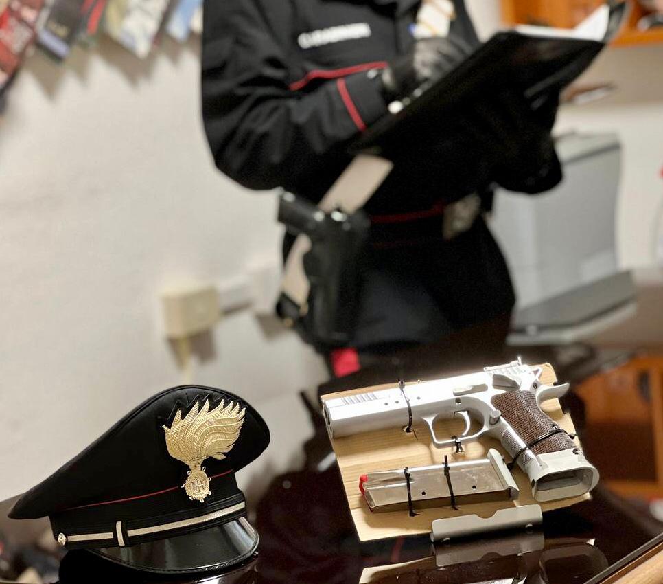 Detenzione illegale di armi e munizioni: allevatore arrestato a Villamar, denunciato un manovale