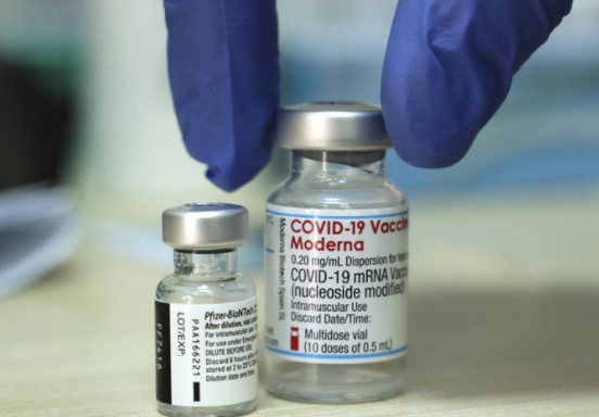 Vaccini anti covid, Pfizer e Moderna guadagnano oltre mille dollari al secondo