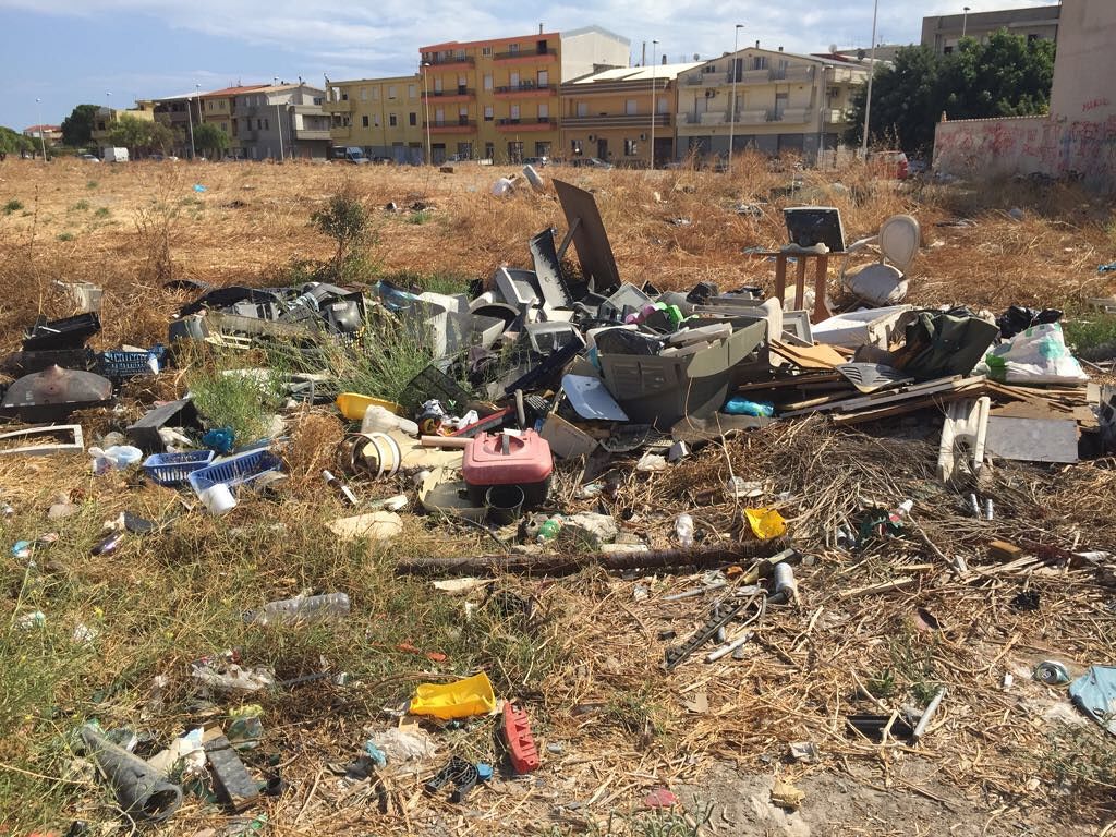 Quartu, arriva la stangata per i caddozzi “storici” dei rifiuti dal centro al litorale: raffica di multe