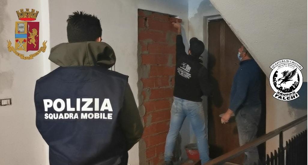 Cagliari, la polizia sequestra una centrale dello spaccio in via Seruci -VIDEO