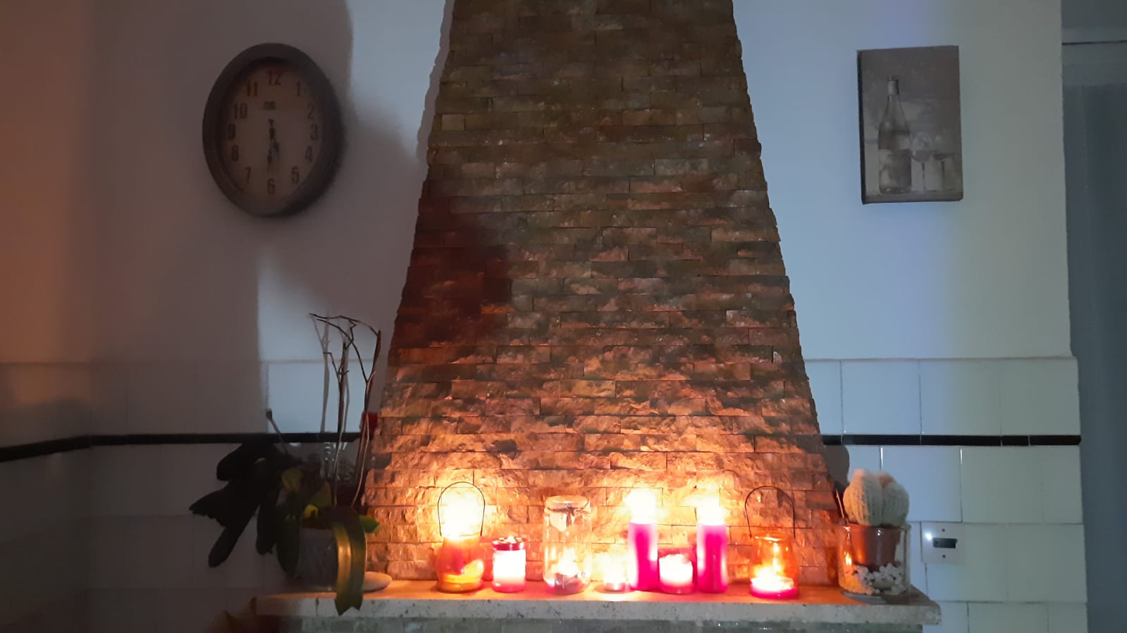 Cagliari, l’odissea di decine di famiglie: “Al buio da ieri, stiamo accendendo una candela dopo l’altra”