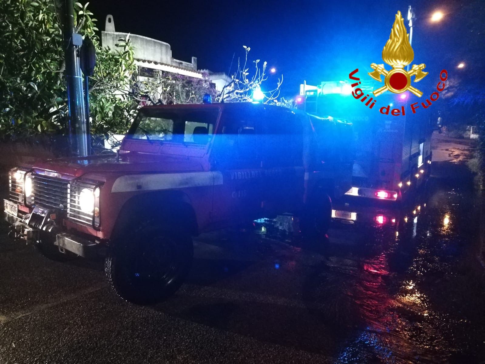 Maltempo, paura a Siniscola: 10 persone intrappolate nelle auto e nelle case salvate dai Vigili del fuoco