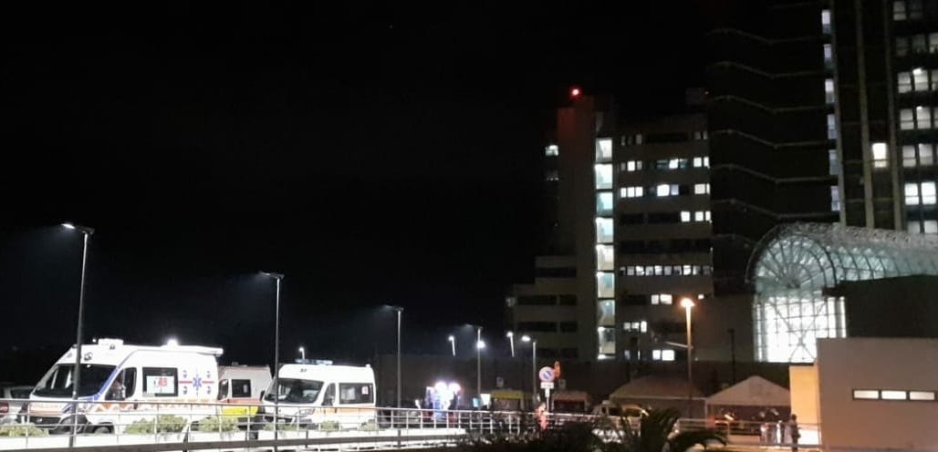 Cagliari, caos al pronto soccorso del Brotzu: decine di ambulanze in fila