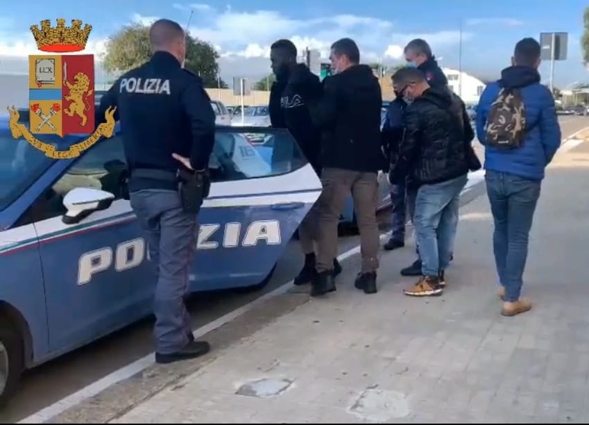 Cagliari, in 24 ore fa due rapine e pesta un disabile: 23enne pluripregiudicato senegalese in manette