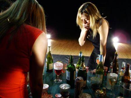 Cagliari, l’alcolismo dilaga tra i giovanissimi: “Le ragazzine sono le più a rischio”