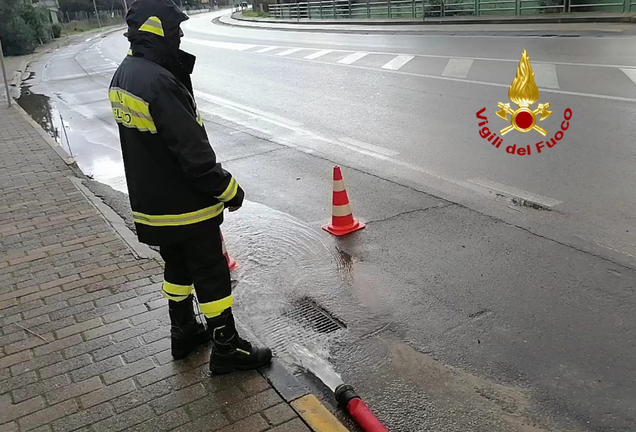 Crolli e allagamenti, il maltempo scuote Cagliari e l’hinterland: ieri oltre 20 interventi dei vigili