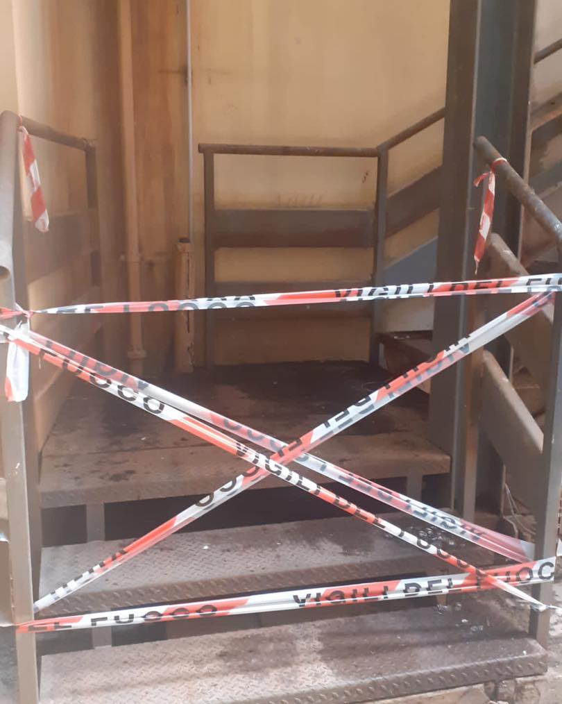 Cagliari, crolla il controsoffitto della scuola: paura alla Manno