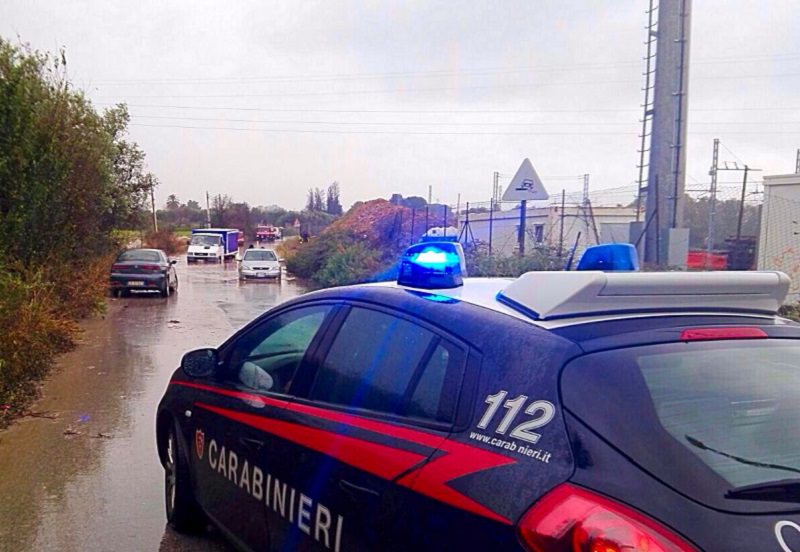 Crolli, allagamenti e strade chiuse: i carabinieri in aiuto dei vigili del fuoco nel Sud Sardegna