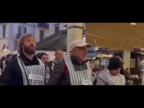 No green pass sfilano come deportati, lo sdegno della comunità ebraica: “Una vergogna intollerabile”