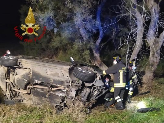 Terribile schianto a Pabillonis, muore un 29enne: la Golf vola fuori strada e contro un albero