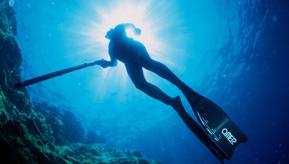 Tragedia nelle acque di Sarroch: sub 61enne resta incastrato sul fondale e muore