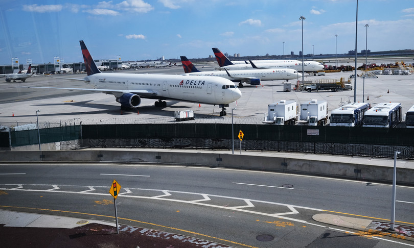 Natale e contagi, in due giorni sono stati cancellati 4.000 voli