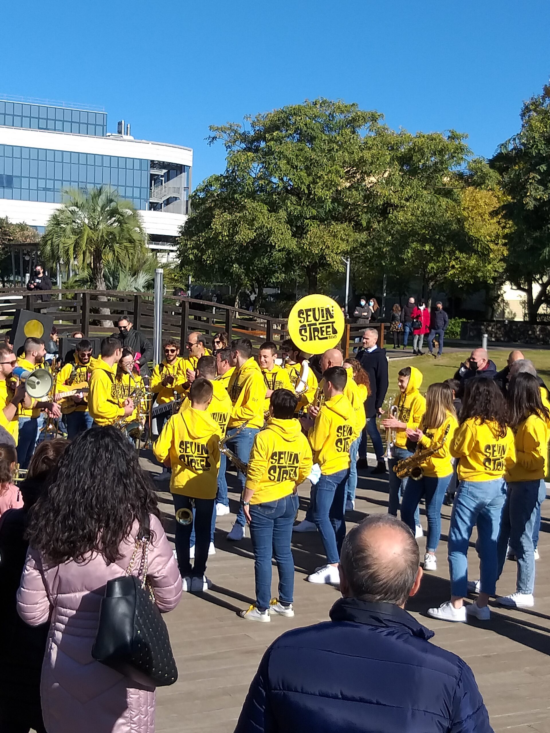 Musica, sole e allegria: a Cagliari è la Festa degli alberi