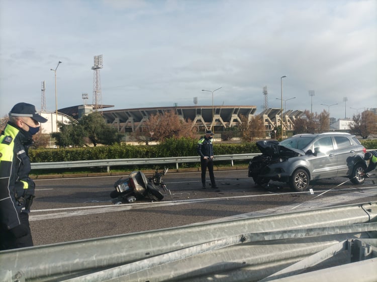 Cagliari, in auto contromano travolge e uccide Massimo Mastromarino: “Strada mai fatta, tradito dal navigatore”