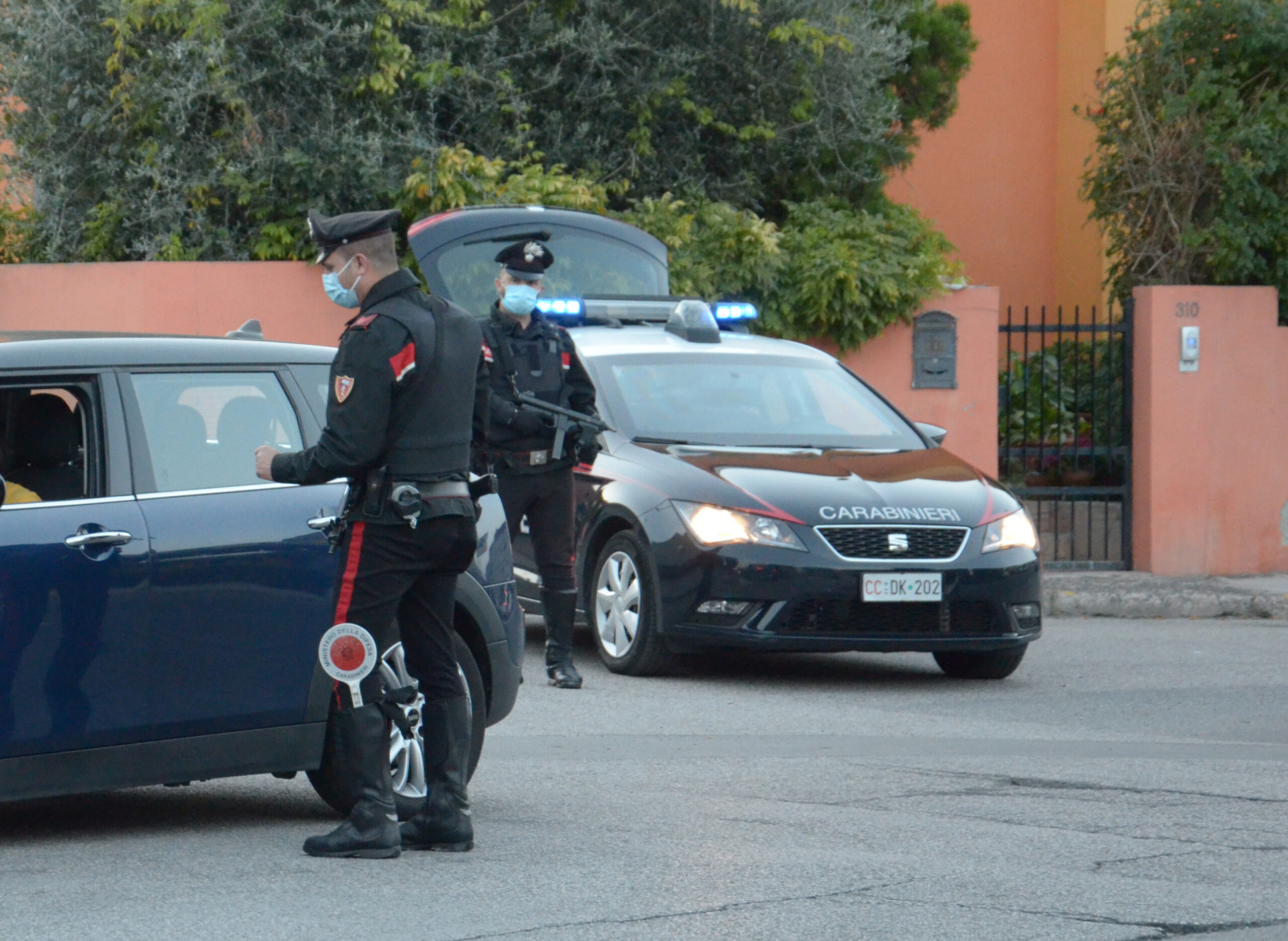 Rapina alla fermata del bus a Monserrato, in carcere uno degli aggressori