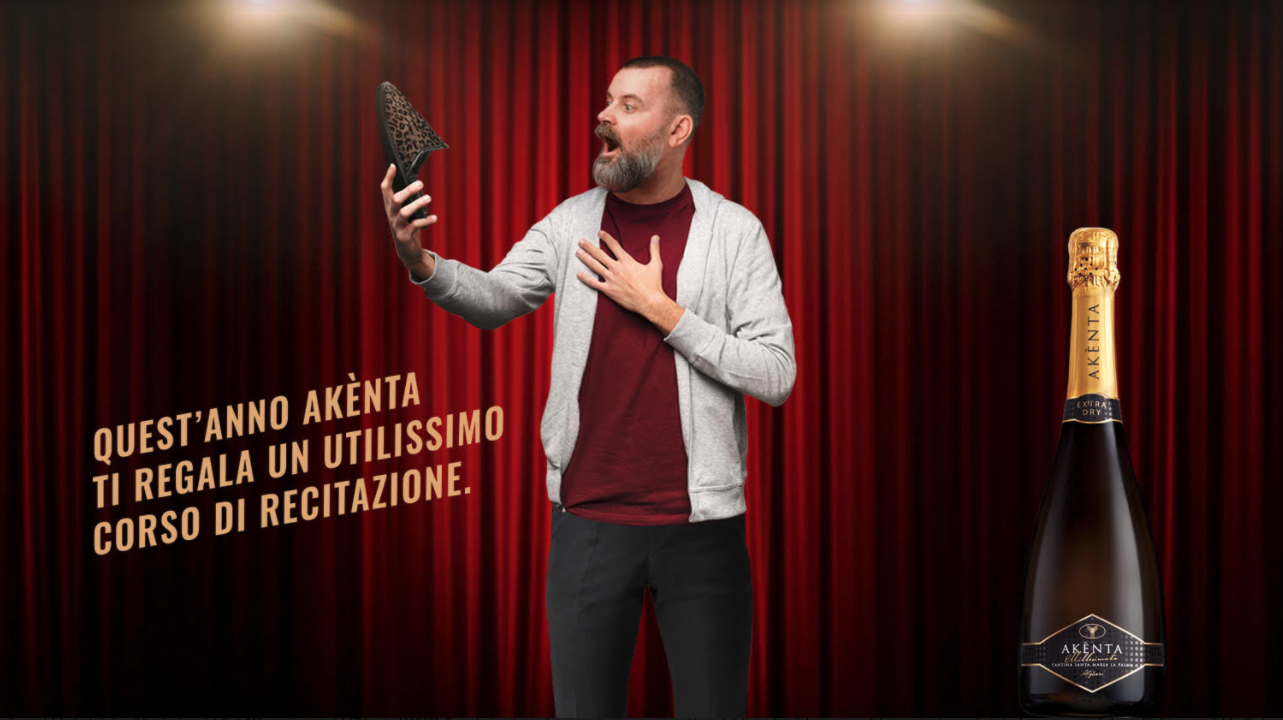 Akènta regala un corso di recitazione per aprire i regali di Natale brutti