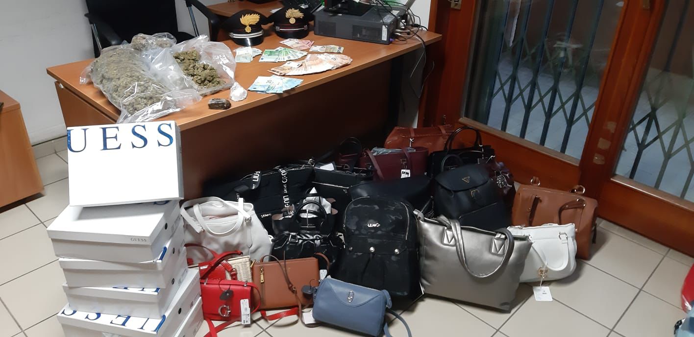 Nascondeva la droga nell’ascensore, pregiudicato arrestato per spaccio a Cagliari