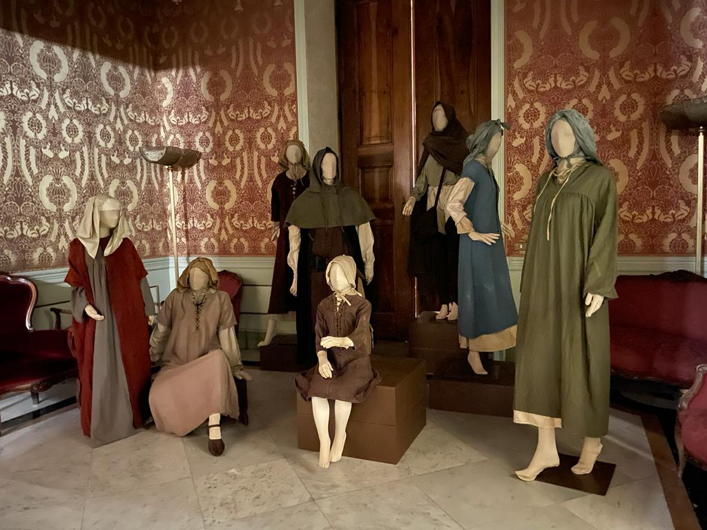 Prorogata fino al 9 gennaio la mostra Medioevo in Veste a Palazzo Regio