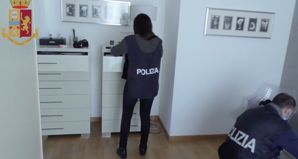 Cagliari, sorpresi con la droga dello stupro. Arrestati due coinquilini: un personal trainer e un impiegato -VIDEO