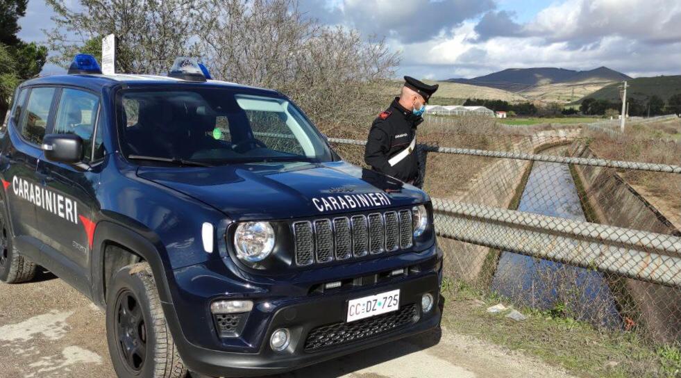 Guasila, donna si tuffa in un canale ma prima chiama i carabinieri: salvata insieme al padre
