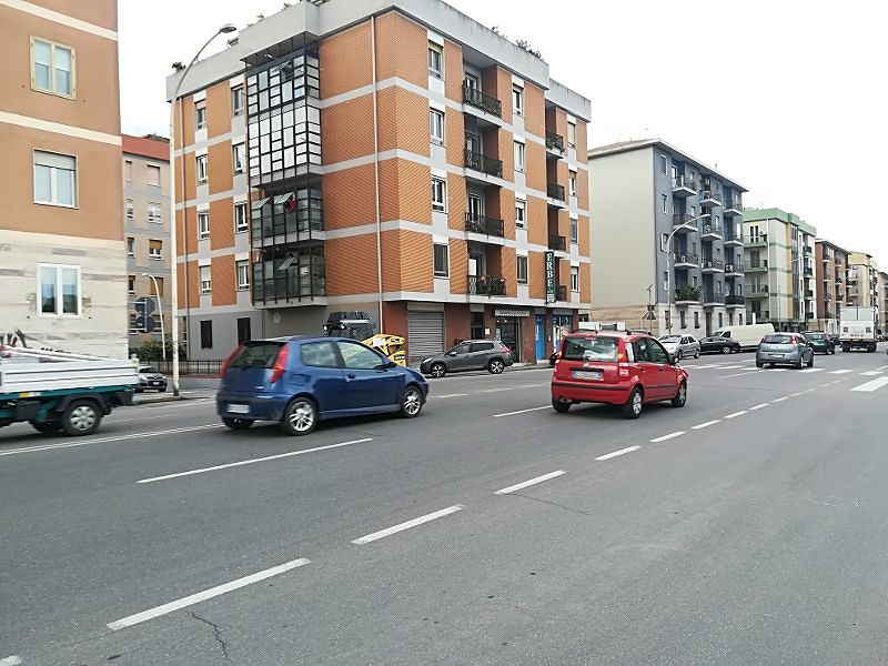 Investita sulle strisce in via Campania a Cagliari: 45enne in codice rosso al Brotzu