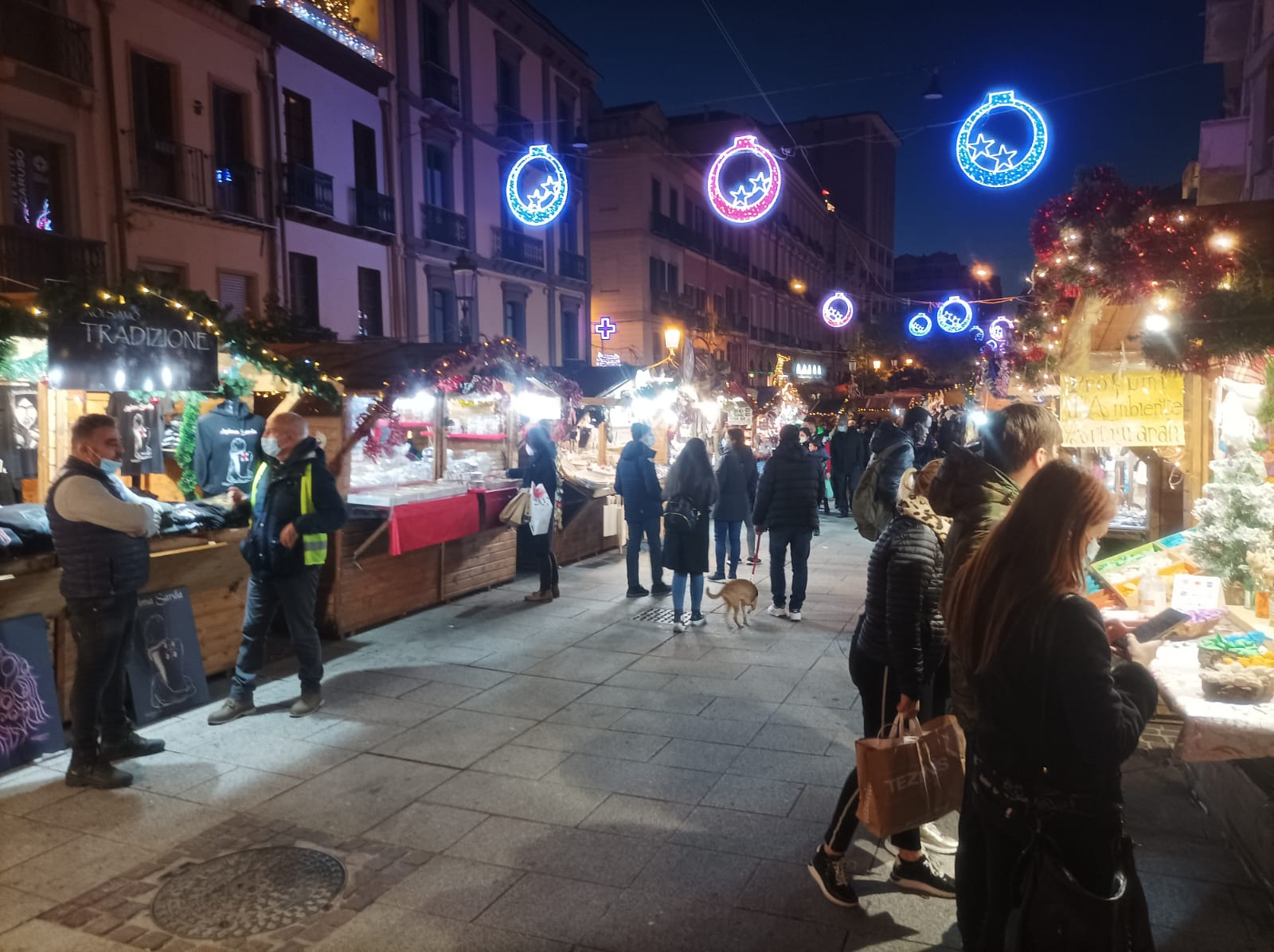 Super green pass obbligatorio per lavoratori di ristoranti, fiere e trasporti: niente quarantena per i vaccinati con 3 dosi