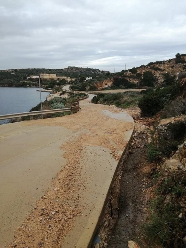 Cagliari, allarme a Calamosca: “La nuova strada ricoperta di fango e detriti, è molto pericolosa”