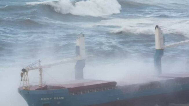 Motonave incagliata a Sant’Antioco, 5 indagati per inquinamento e disastro ambientale