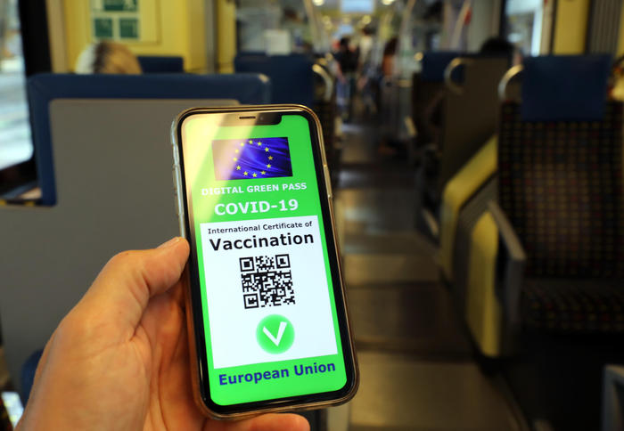 Super green pass obbligatorio su autobus e treni, dal 10 gennaio trasporti vietati ai non vaccinati