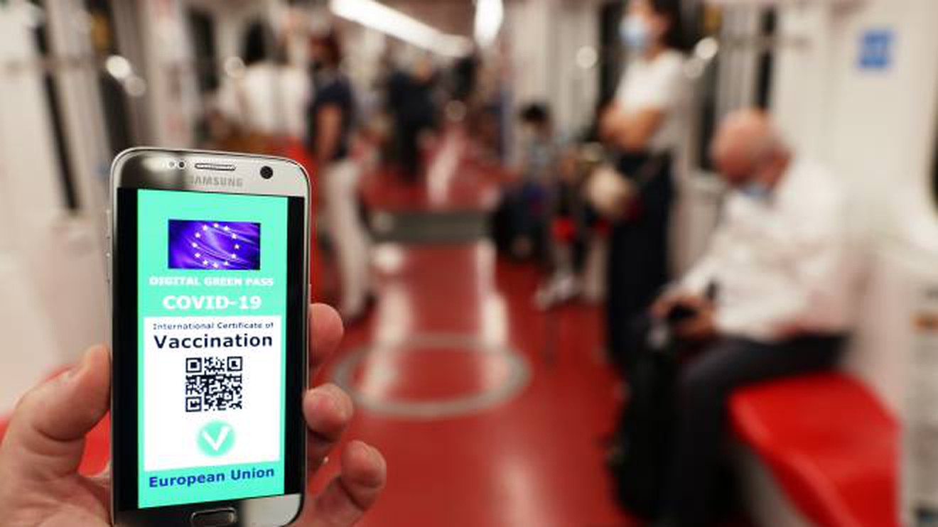 Green pass sui pullman, le verifiche sui passeggeri? Le faranno le Forze dell’ordine e i controllori