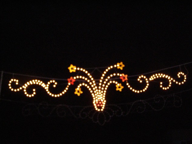 Natale, poche luminarie e tante lamentele a Cagliari: il Comune corre ai ripari