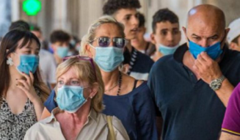 Mascherine obbligatorie in centro a Cagliari, oggi il via: il comandante in strada per sensibilizzare i cittadini