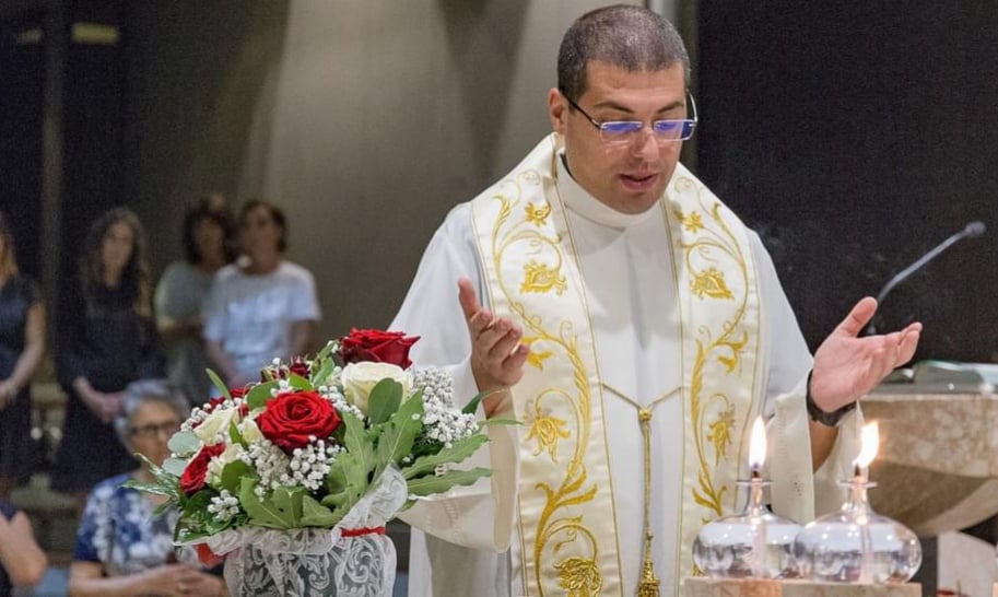 Sabato di lacrime a Sinnai e Quartu, due funerali per l’ultimo saluto a don Alberto Pistolesi