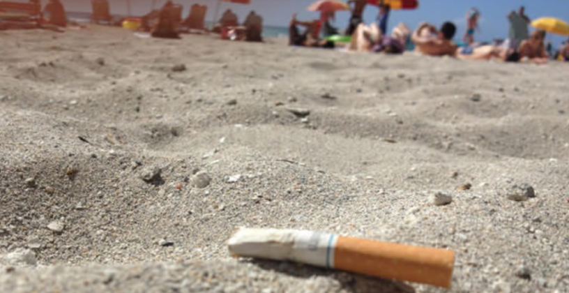 Cagliari, rivoluzione al Poetto: in arrivo le aree smoking per fumare all’ombra