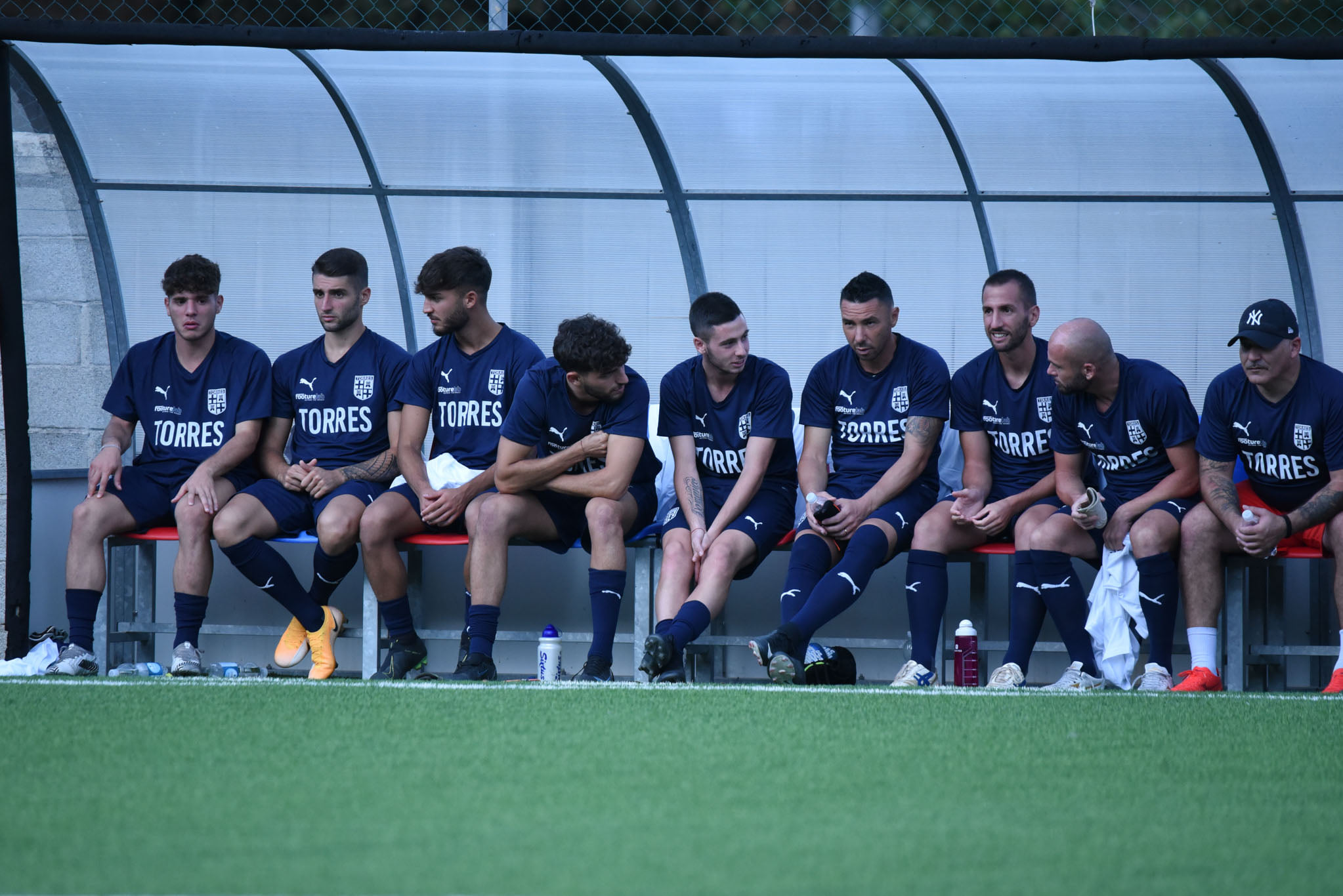 I giocatori della Torres sul volo Roma-Alghero con passeggero positivo di rientro dall’Africa