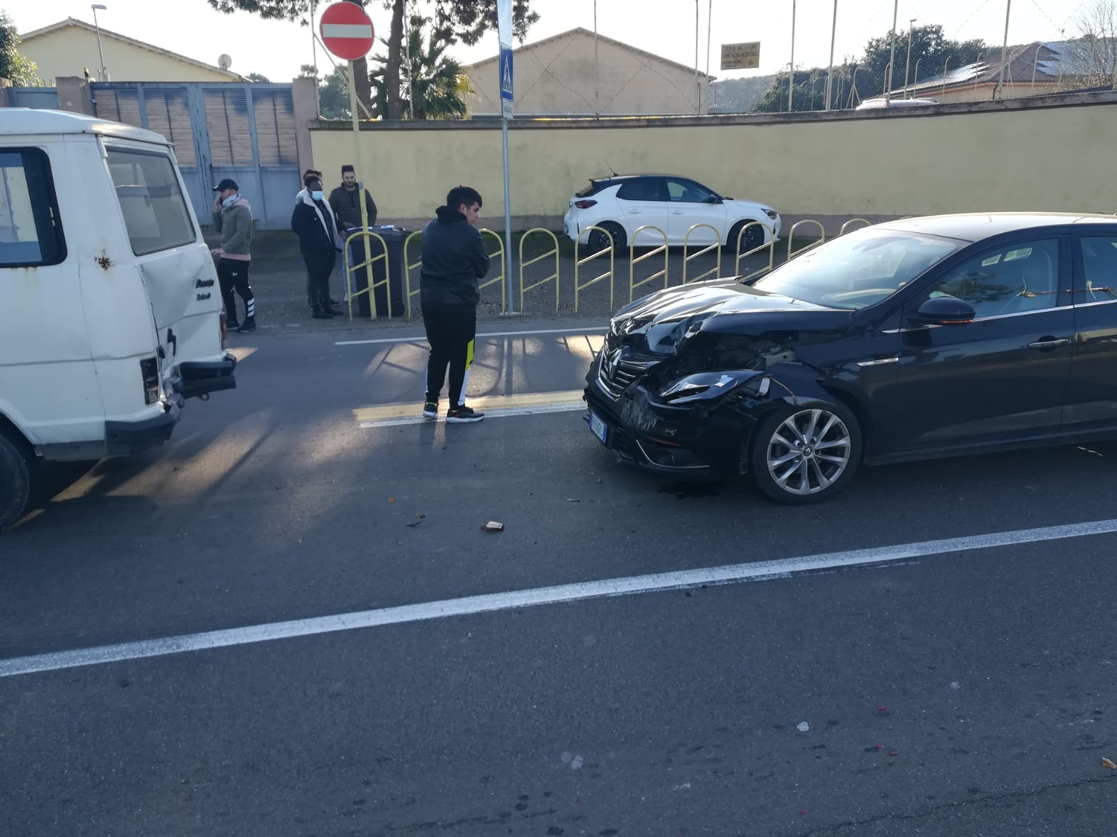 Cagliari, tamponamento a catena in viale Poetto: 3 auto convolte e un ferito