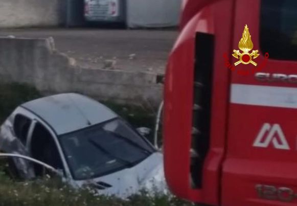 Tragedia a Villasor, parrucchiere muore nell’auto che esce di strada e sfonda il muro di un centro revisioni