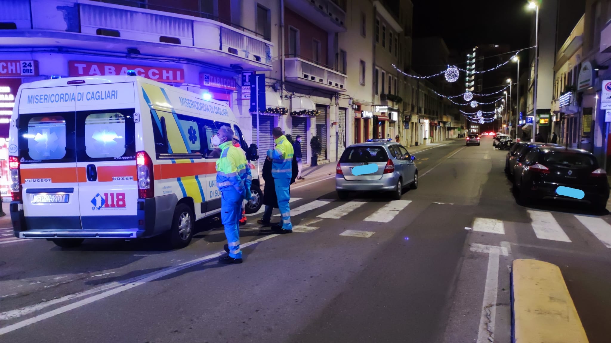 Cagliari, incidente in via XX Settembre: coppia travolta da un’auto mentre attraversa sulle strisce
