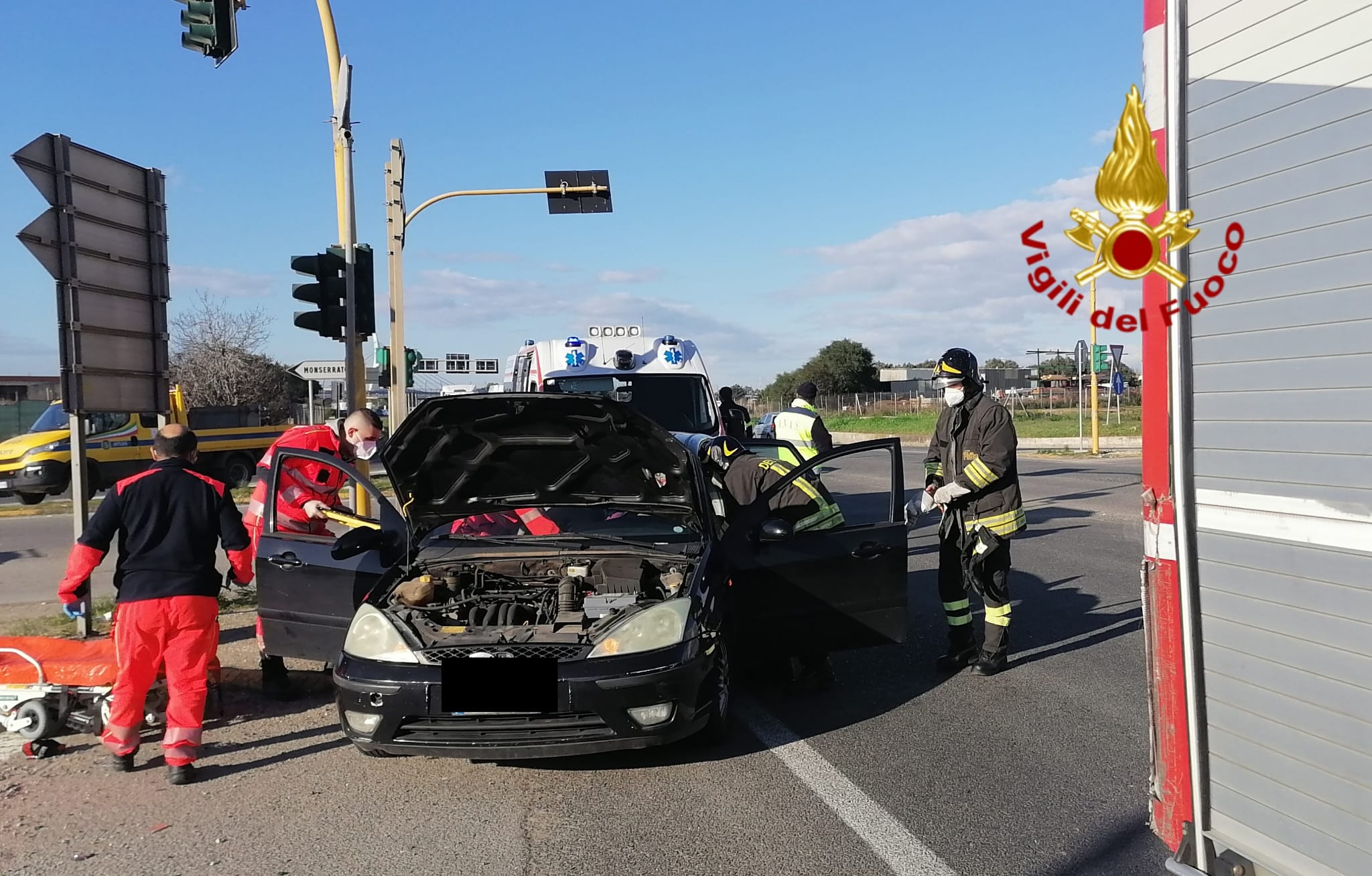 Incidente all’incrocio sulla Ss 554 a Monserrato: una donna estratta dalle lamiere