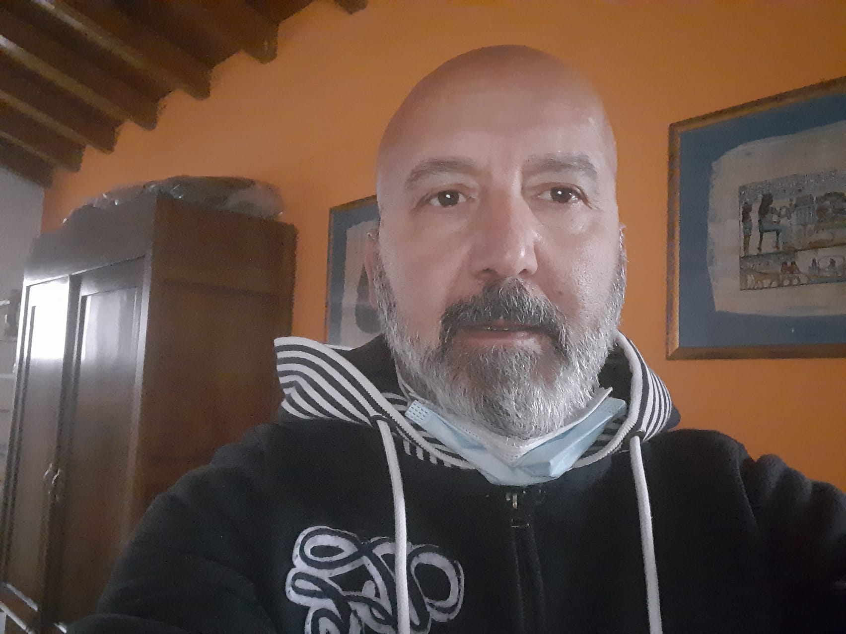 “Sardegna vietata senza vaccino, potrò rivedere mia madre 84enne solo perché ho avuto il Covid”