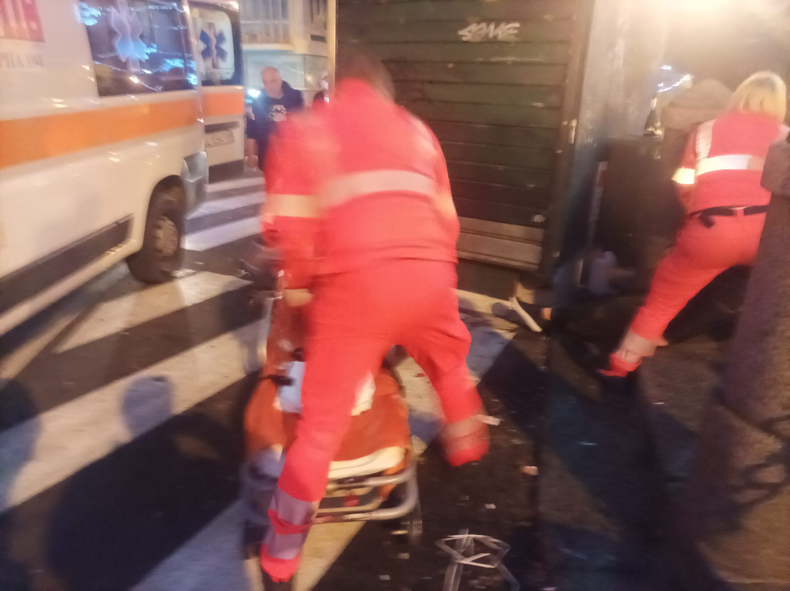 Paura a Cagliari durante i botti, un 27enne si accascia in piazza Yenne: soccorso dal 118