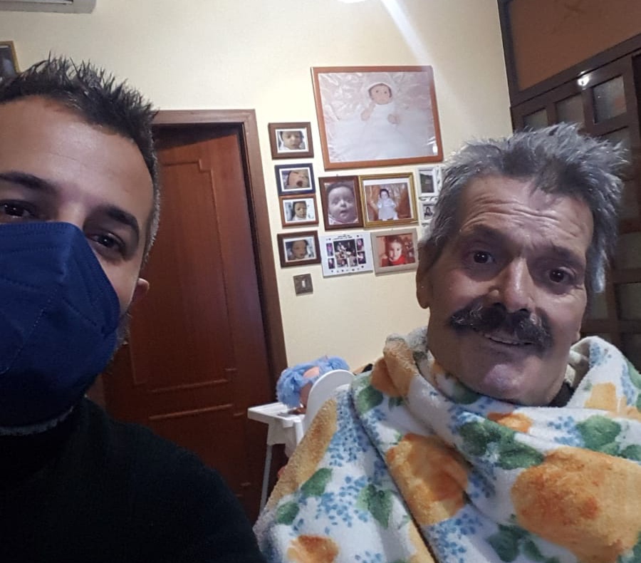 “L’odissea di mio padre in 3 ospedali sardi tra crisi respiratorie e cannule sbagliate: ora è grave a Monserrato”