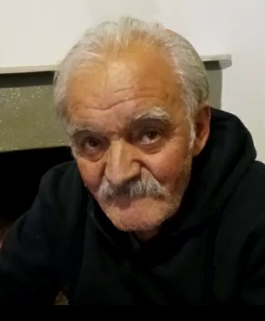 I figli piangono papà Francesco, scomparso a Dolianova