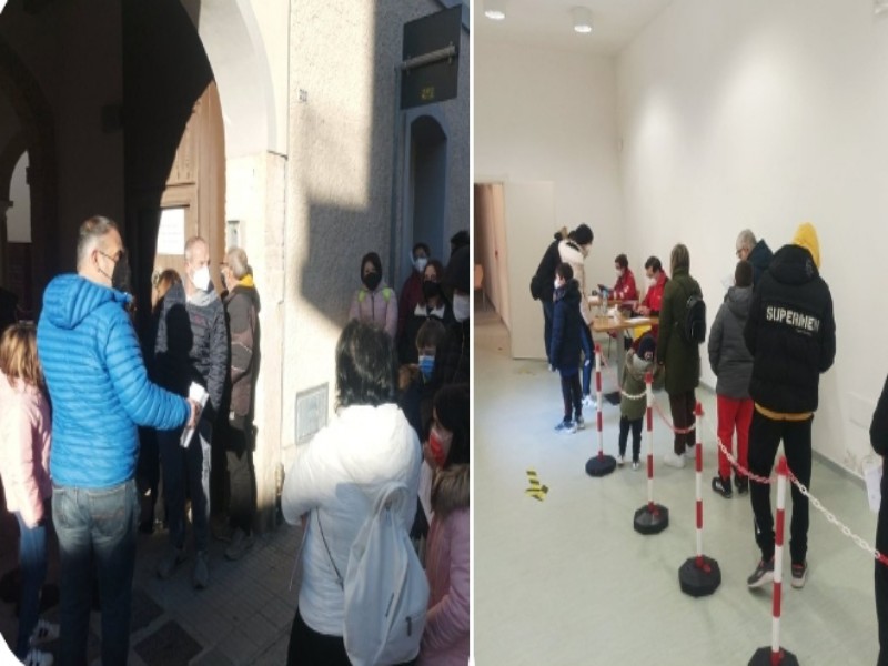 A Monserrato boom per i tamponi gratis, tanti vaccinati e genitori in fila sin dall’alba