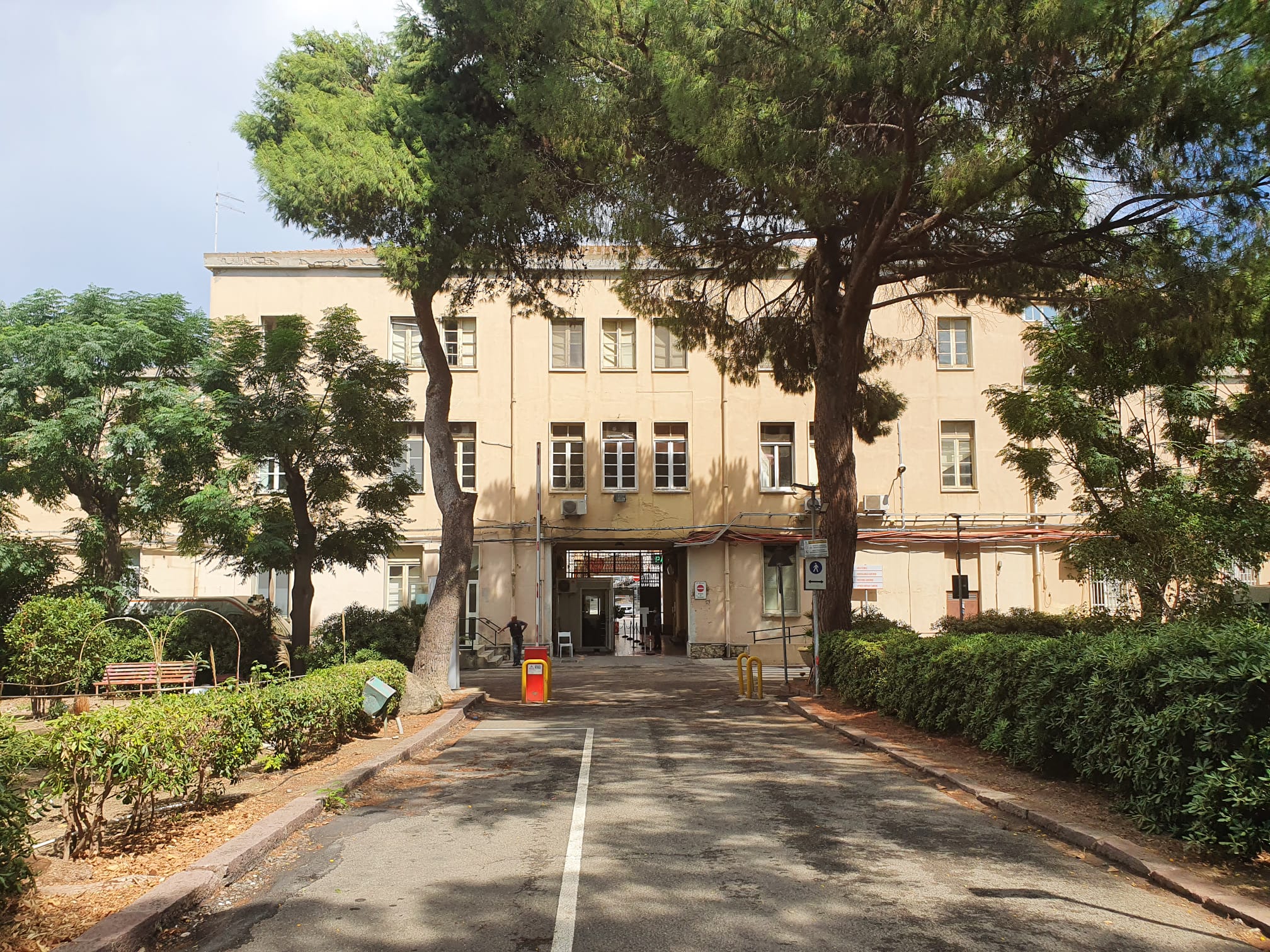 Cagliari, ottimo intervento al Ss. Trinità: giovane di 35 anni 8 ore sotto i ferri per un tumore