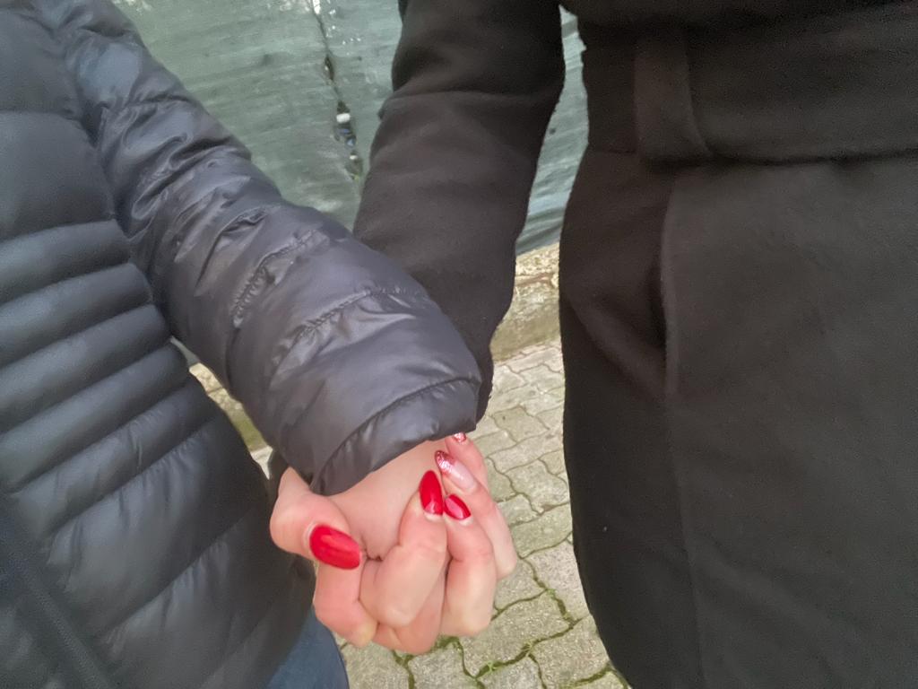 “Mia figlia di Cagliari con una malattia rara seguita al Bambin Gesù, senza vaccino non può prendere l’aereo”