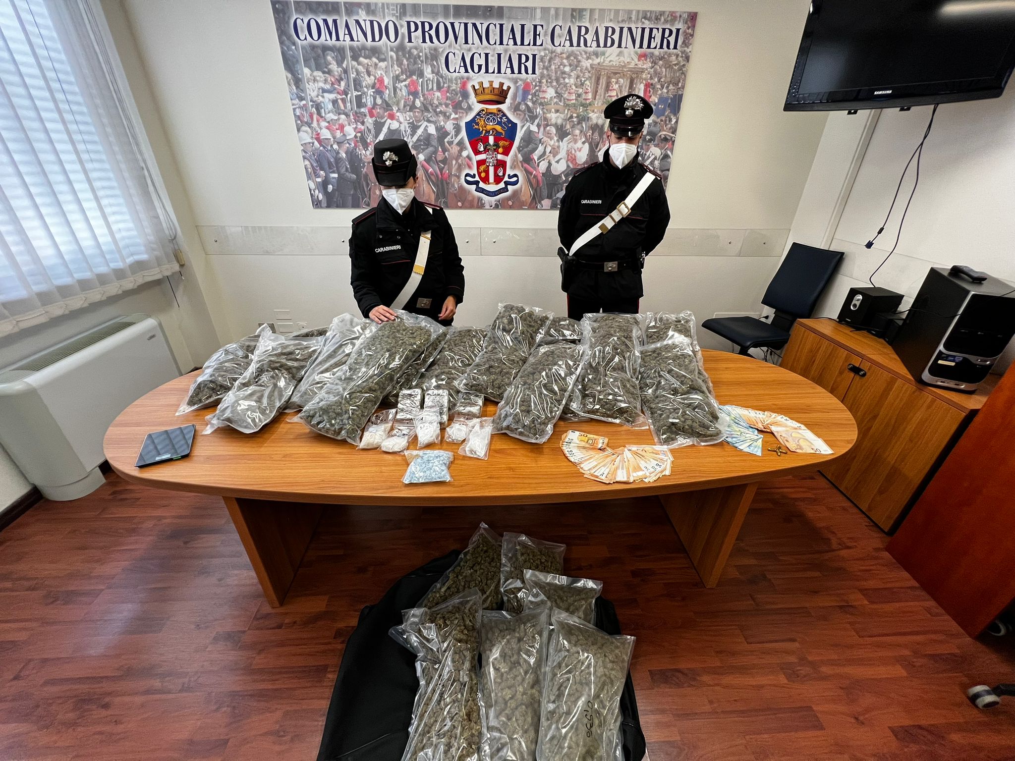 Maxiblitz fra Capoterra, Pula e Sarroch: 5 arresti e 4 denunciati, sequestrati 17 chili di droga