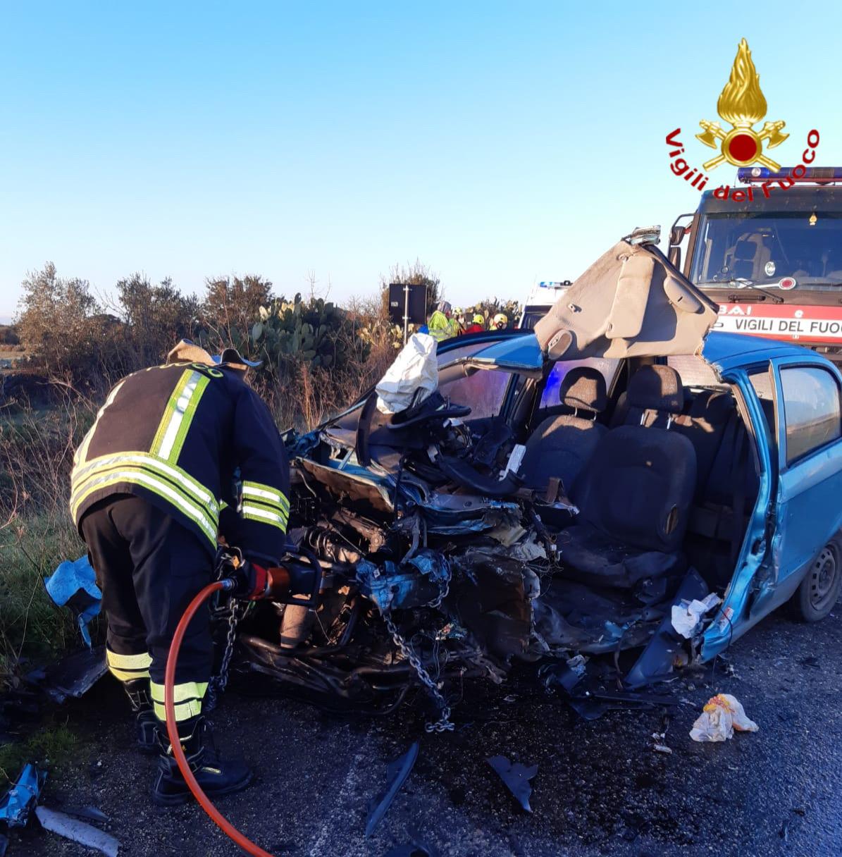 Tragico scontro tra due auto a Dualchi: morto un pensionato, grave una donna