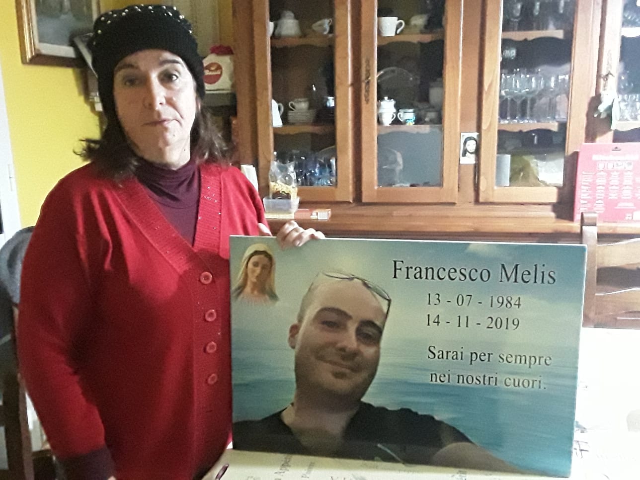 Le lacrime di mamma Carmela: “Francesco morto due anni fa a Villacidro, cerco testimoni”